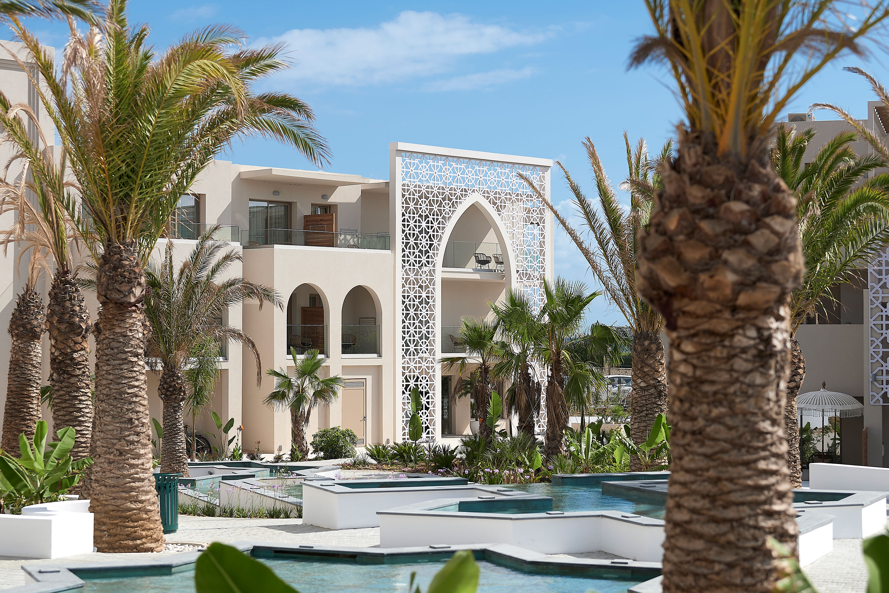 FACILITIES & GUEST SERVICE